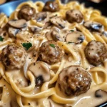 Cremige Pasta in Pilz-Sahne-Sauce mit Hackfleischbällchen