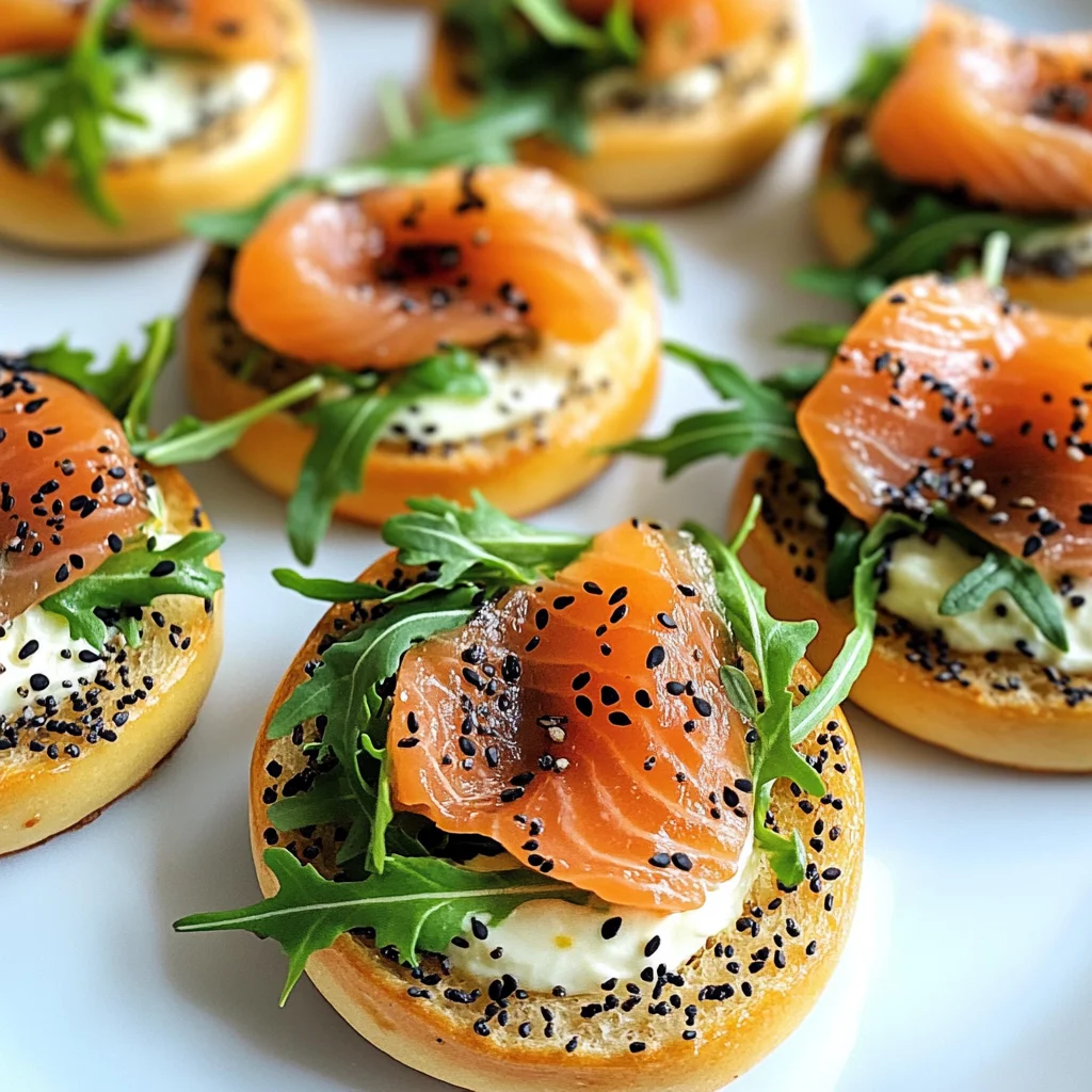 Mini-Bagels mit Räucherlachs und Rucola