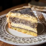 Saftiger Mohnkuchen mit Pudding & Schmand (schnelles Rezept)